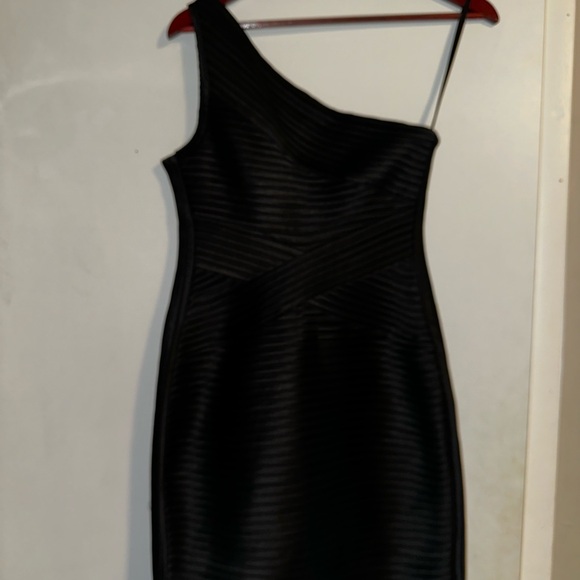 BCBG MAXAZRIA - Mamie - Black one Shoulder dress - Picture 5 of 8